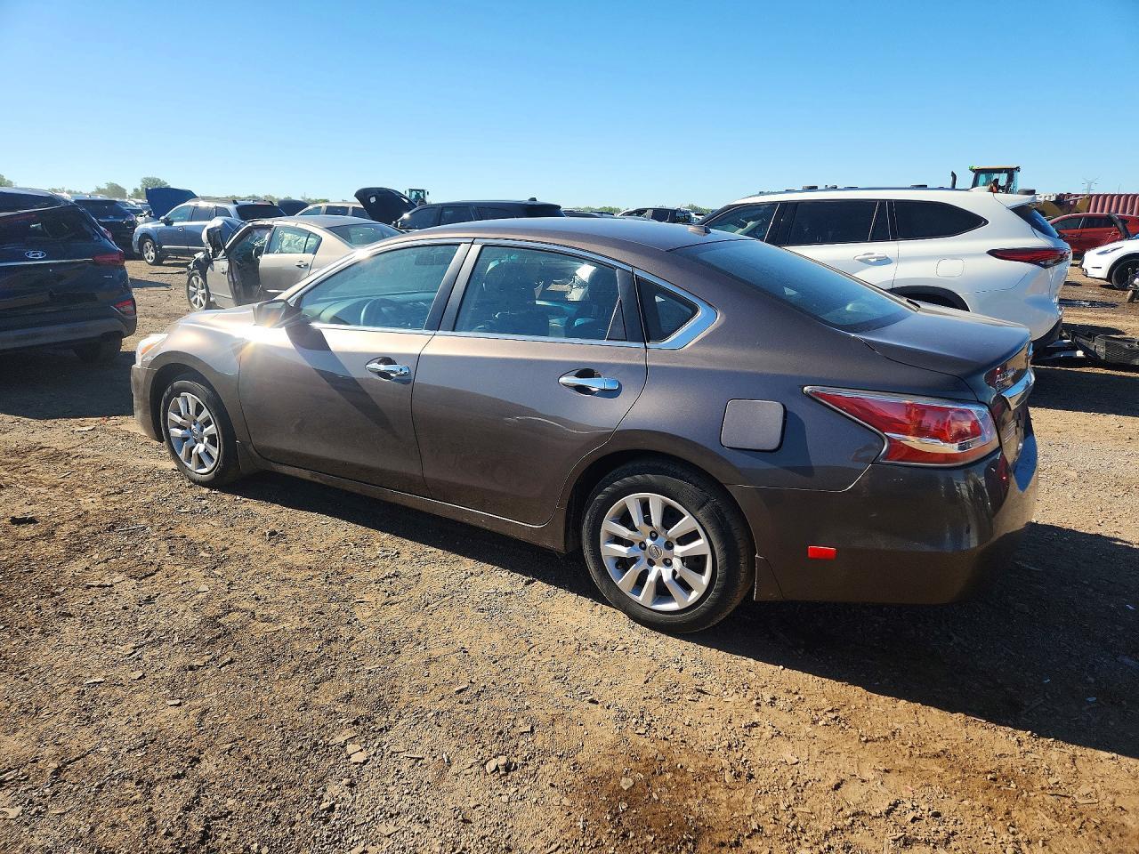 2015 Nissan Altima 2.5 S - Фото 2