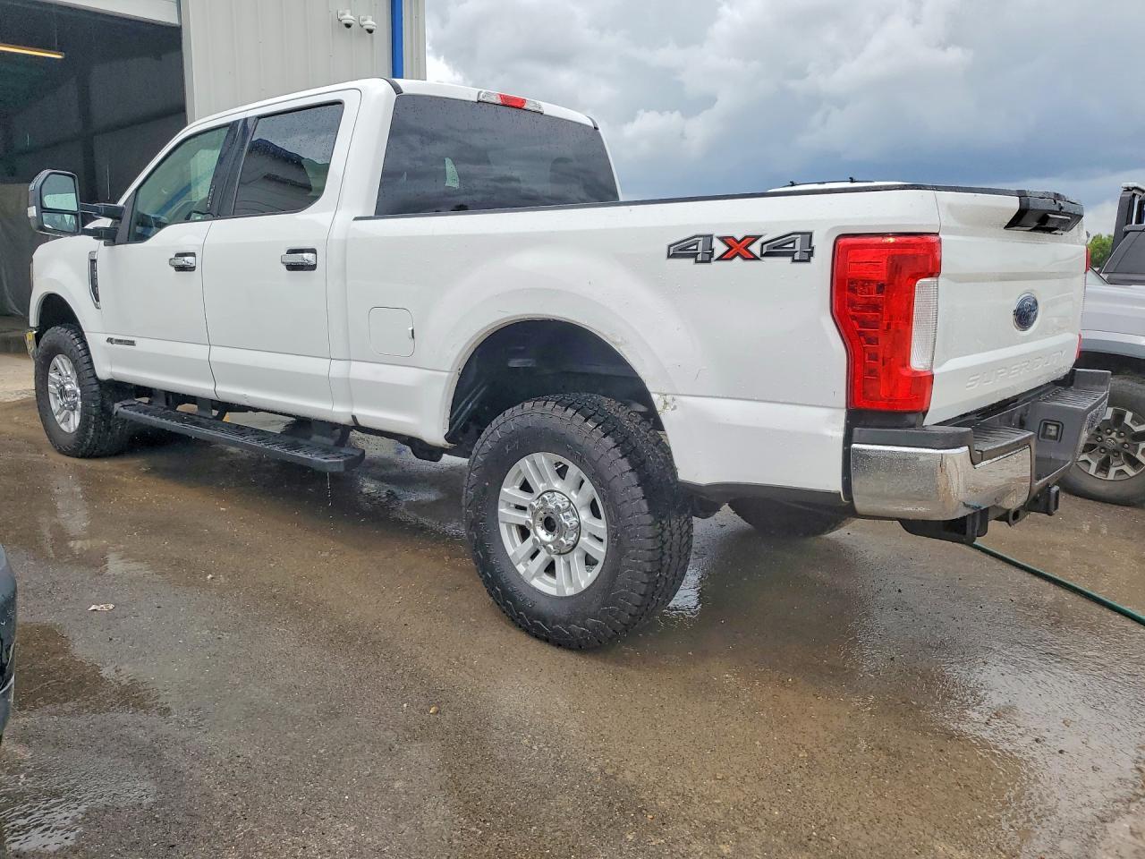 2019 Ford F250 Super Duty - Image 2