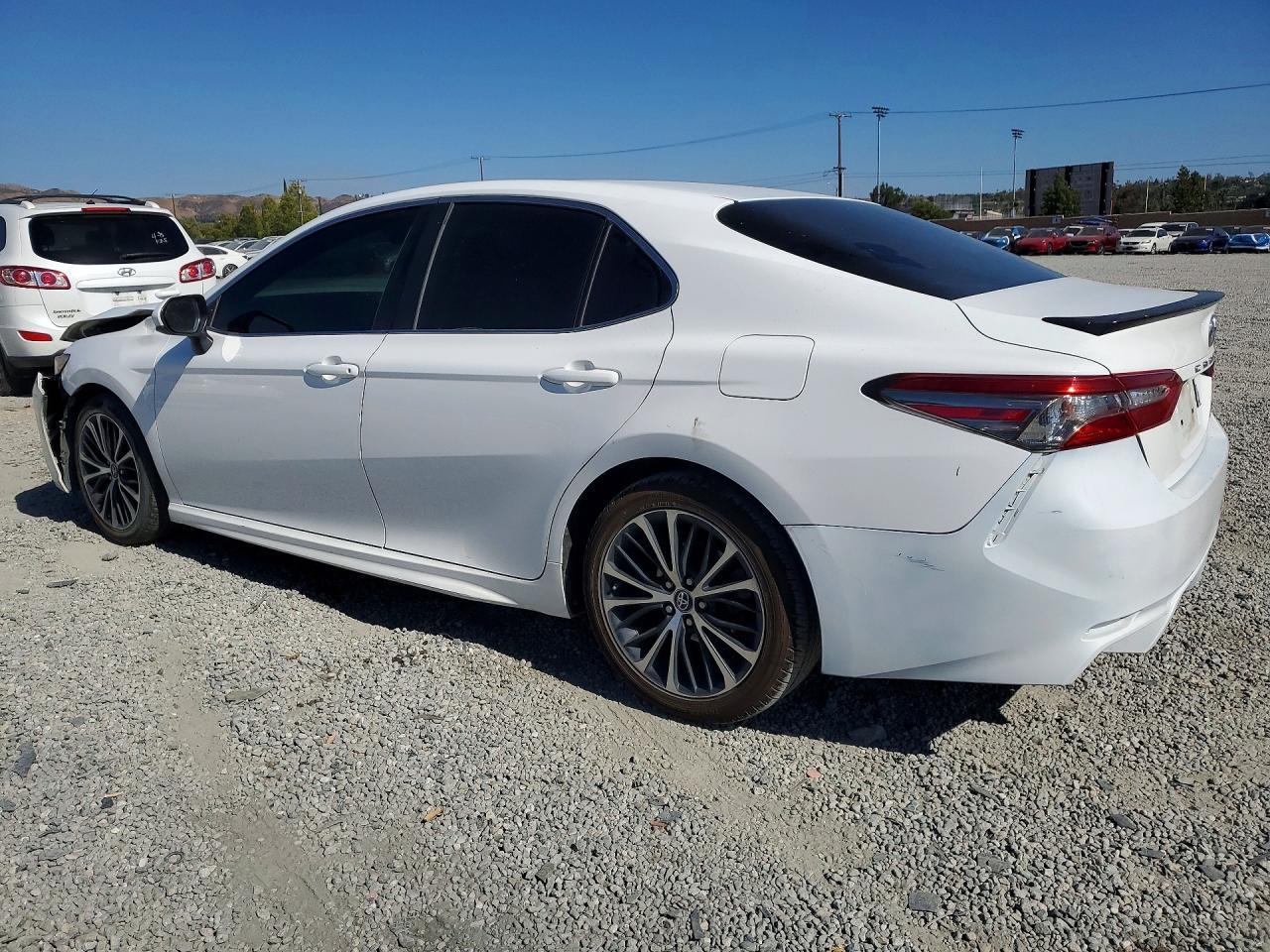 2018 Toyota Camry Se - Image 2