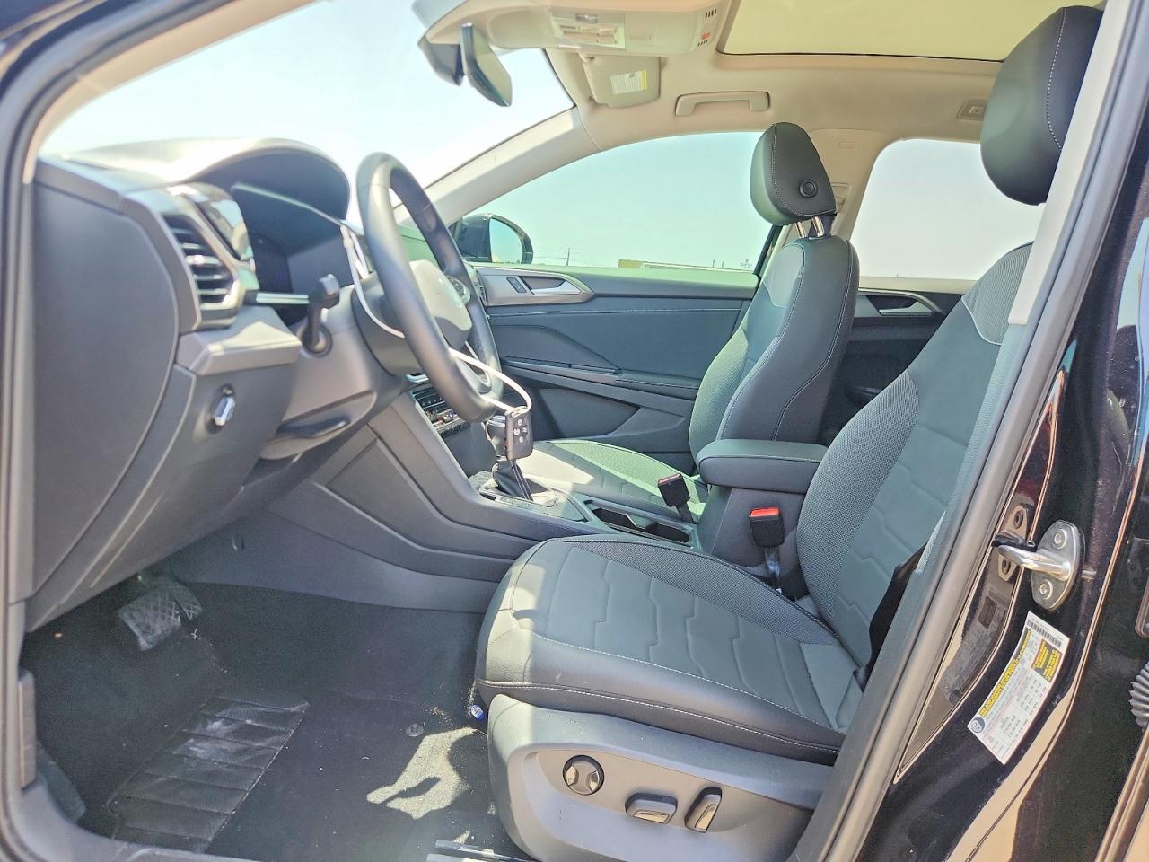 2025 Volkswagen Taos Se Black - Фото 7