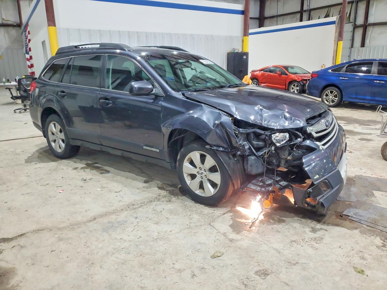 2011 Subaru Outback 2.5I Limited - Image 4