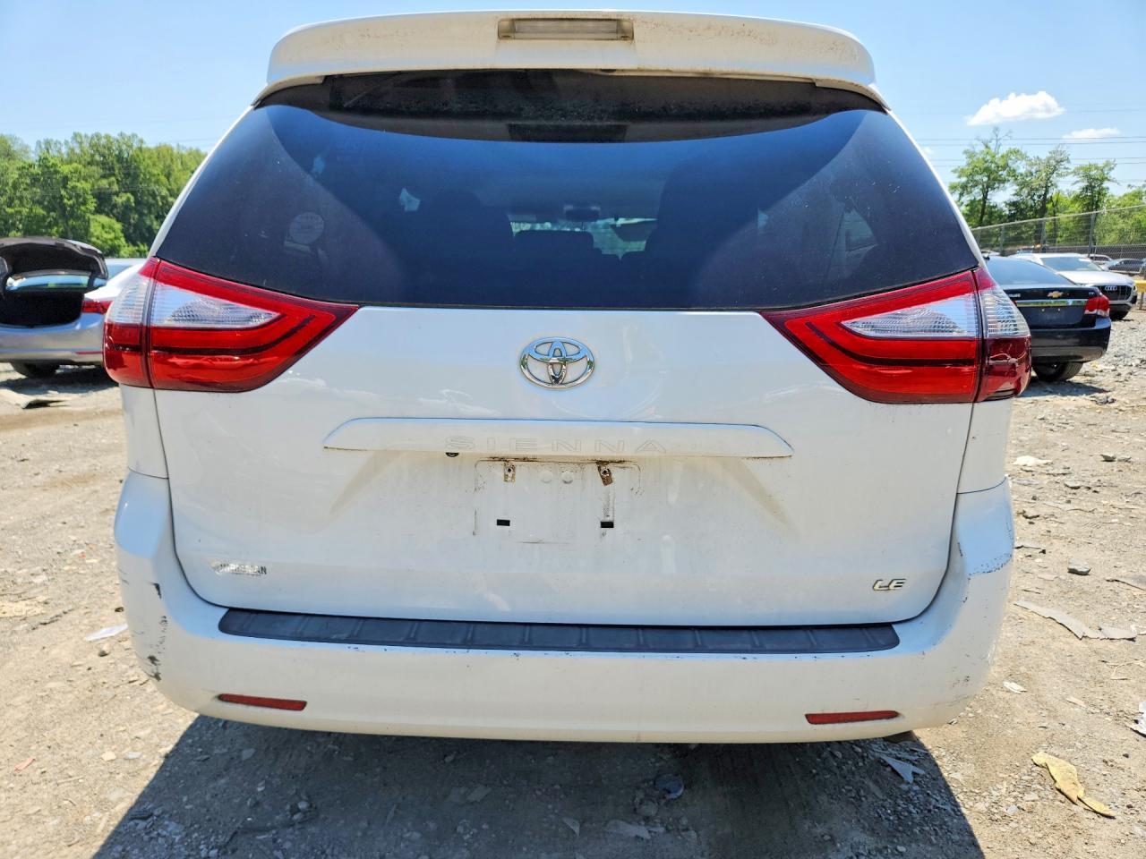 2017 Toyota Sienna Le - Фото 6