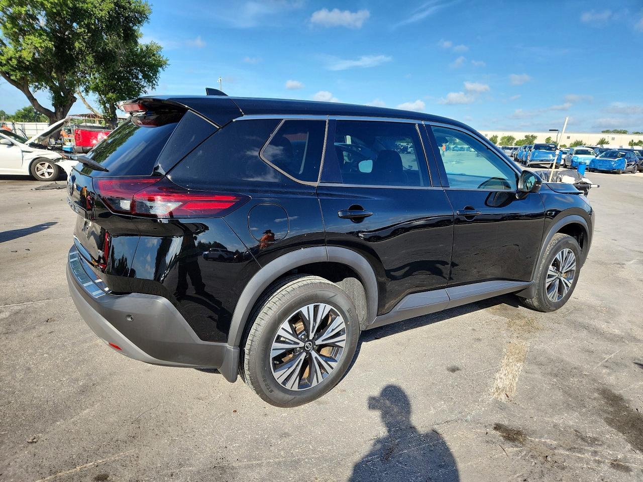 2021 Nissan Rogue Sv - Фото 3