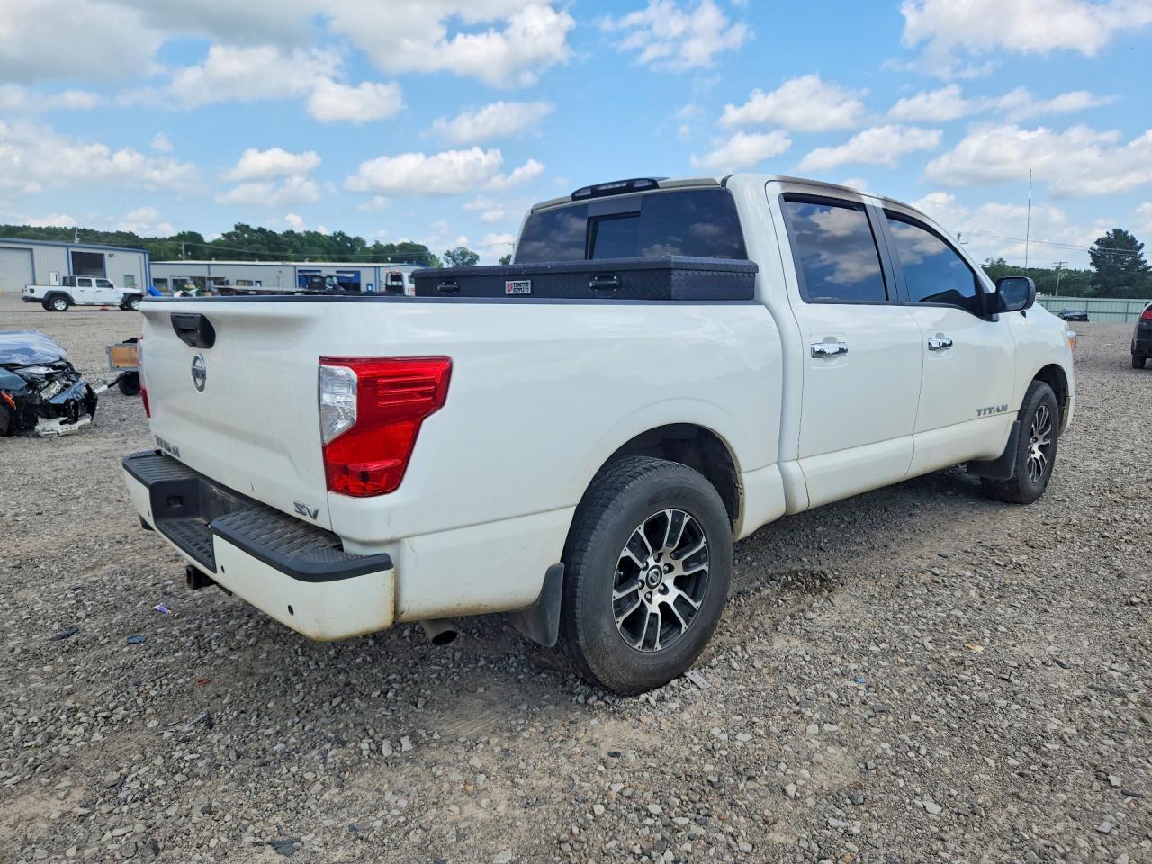 2021 Nissan Titan Sv - Фото 3