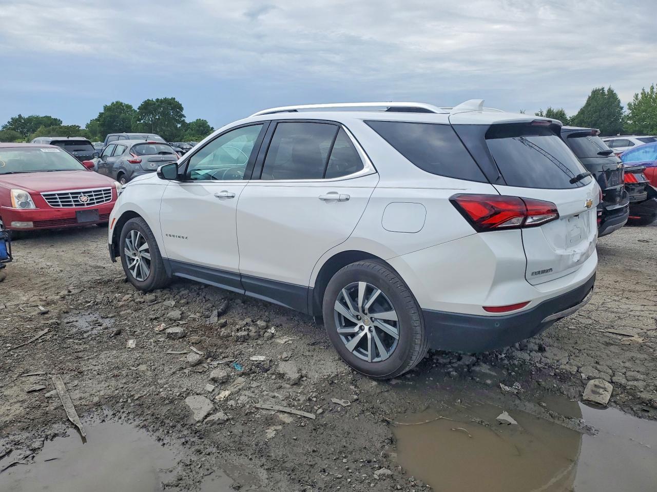 2024 Chevrolet Equinox Premier - Image 2