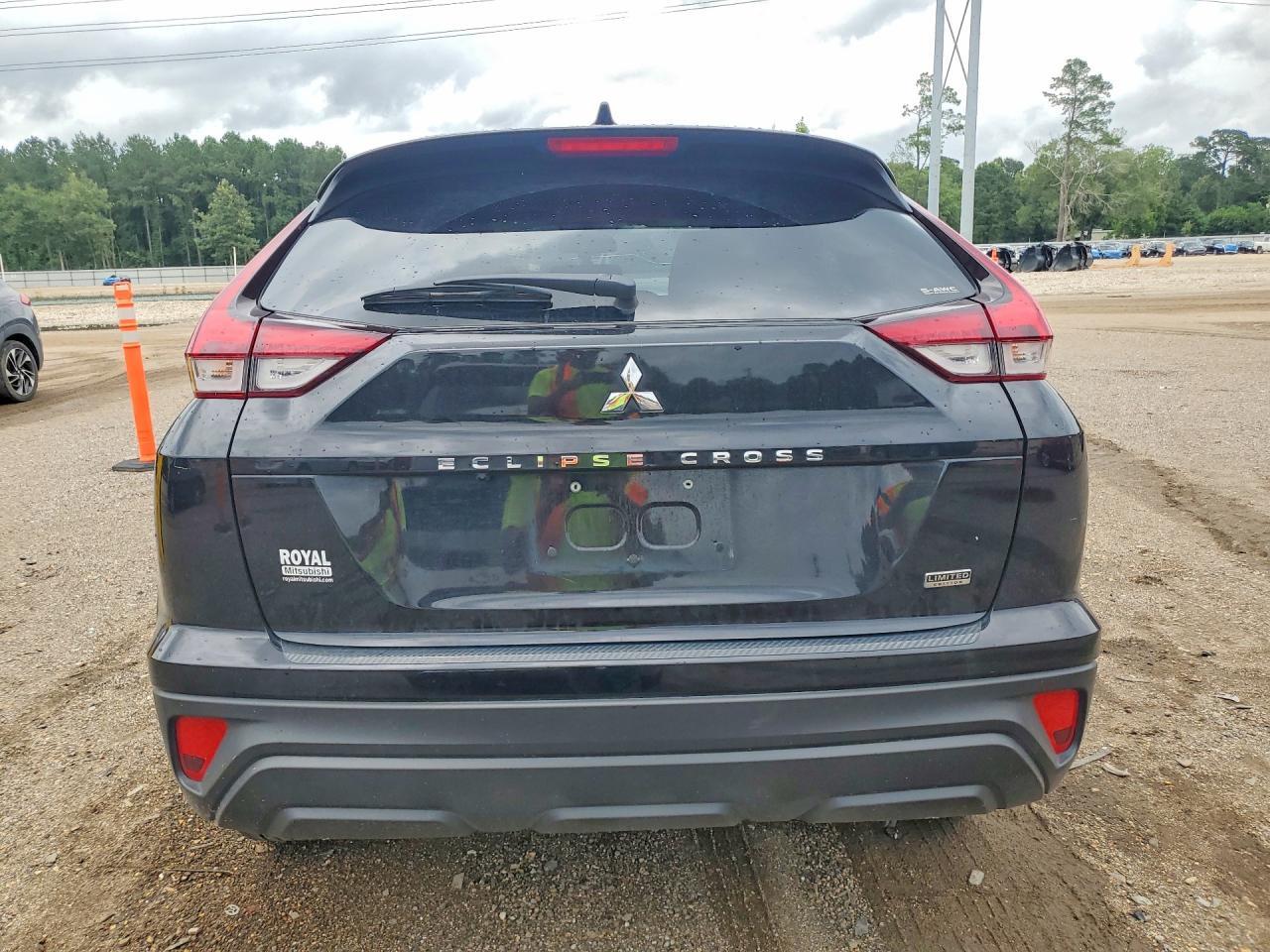 2025 Mitsubishi Eclipse Cross Le - Image 6