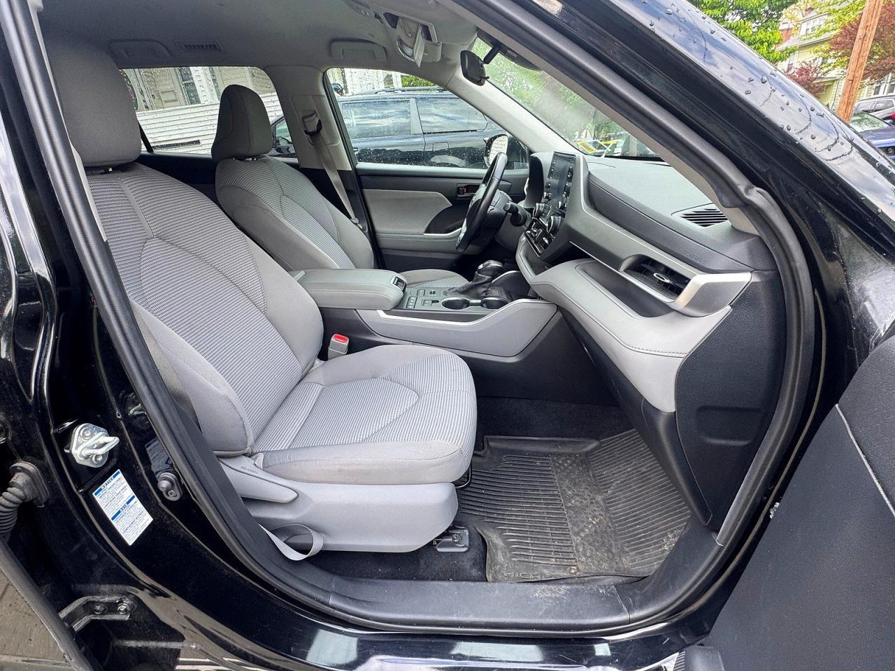 2022 Toyota Highlander Le - Image 5