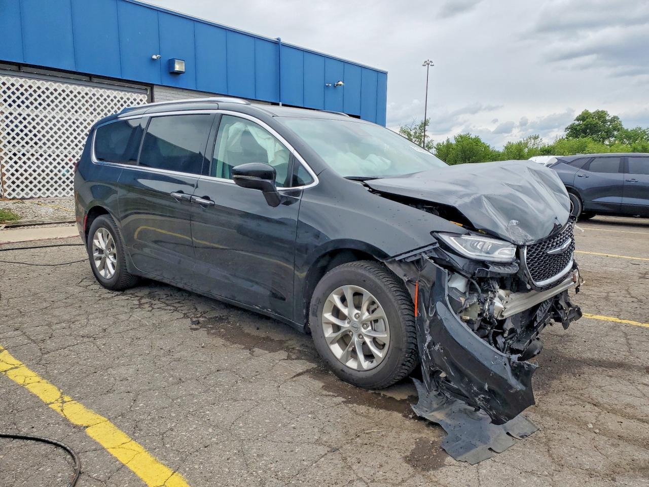 2021 Chrysler Pacifica Touring L - Image 4