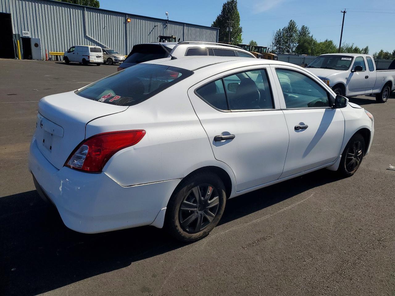 2019 Nissan Versa S - Фото 3