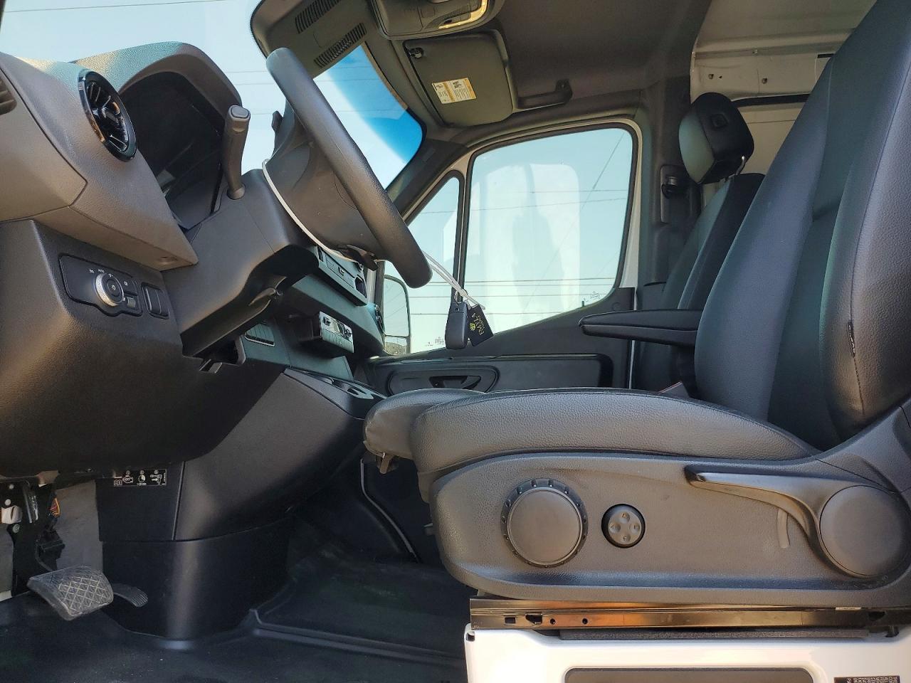 2024 Mercedes-Benz Sprinter 2500 - Image 7