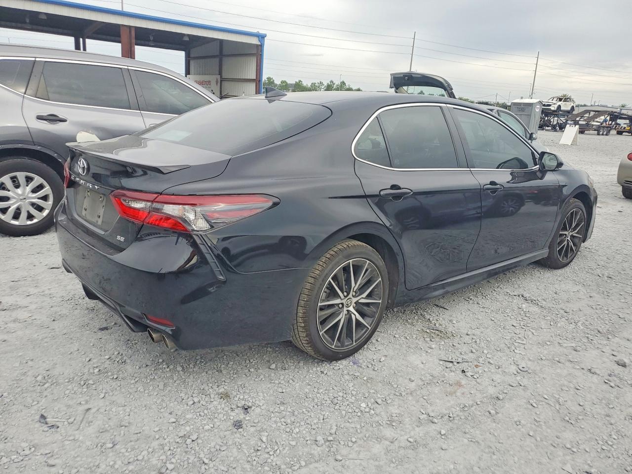 2023 Toyota Camry Se - Image 3