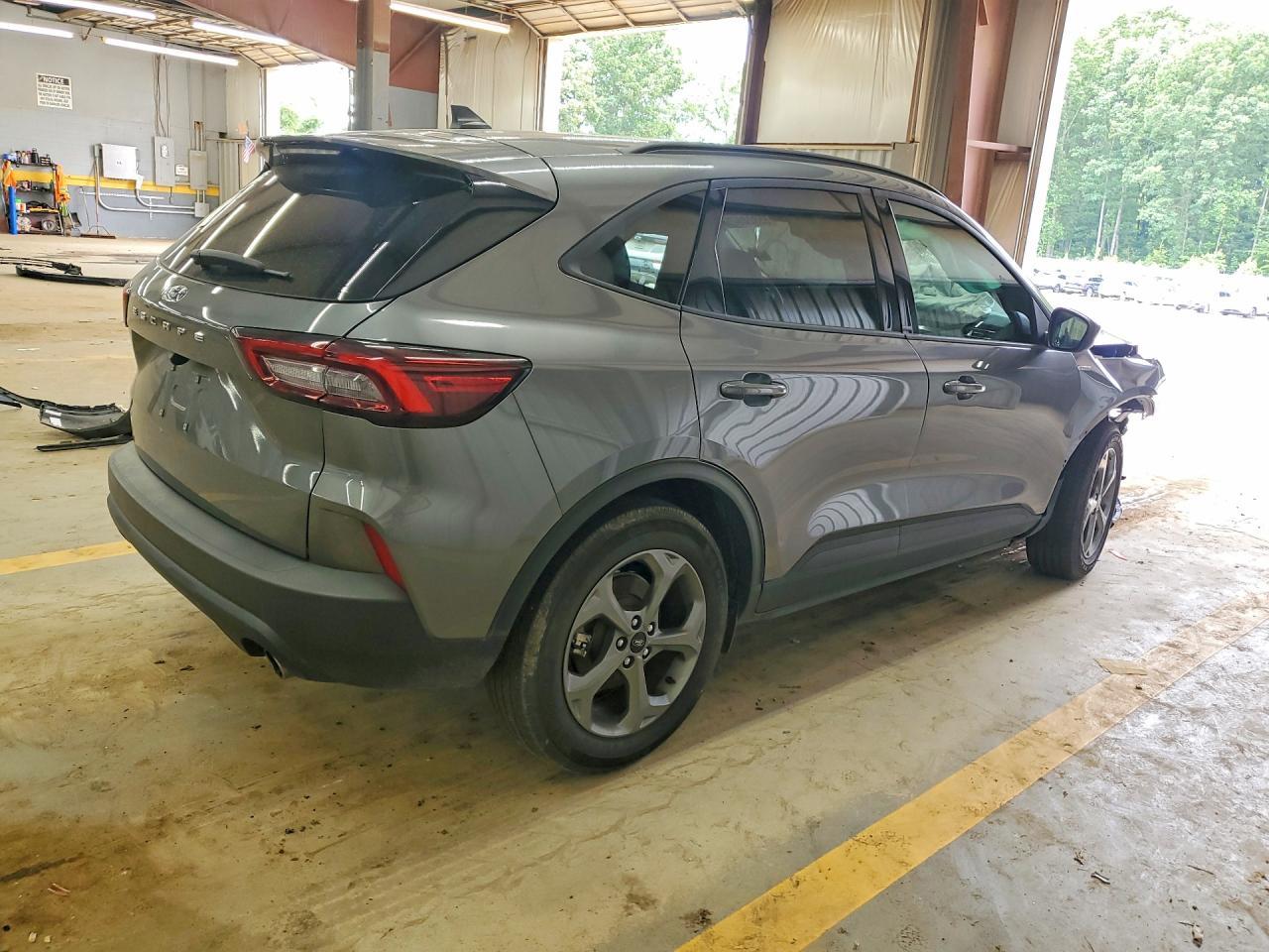 2025 Ford Escape St Line - Image 3