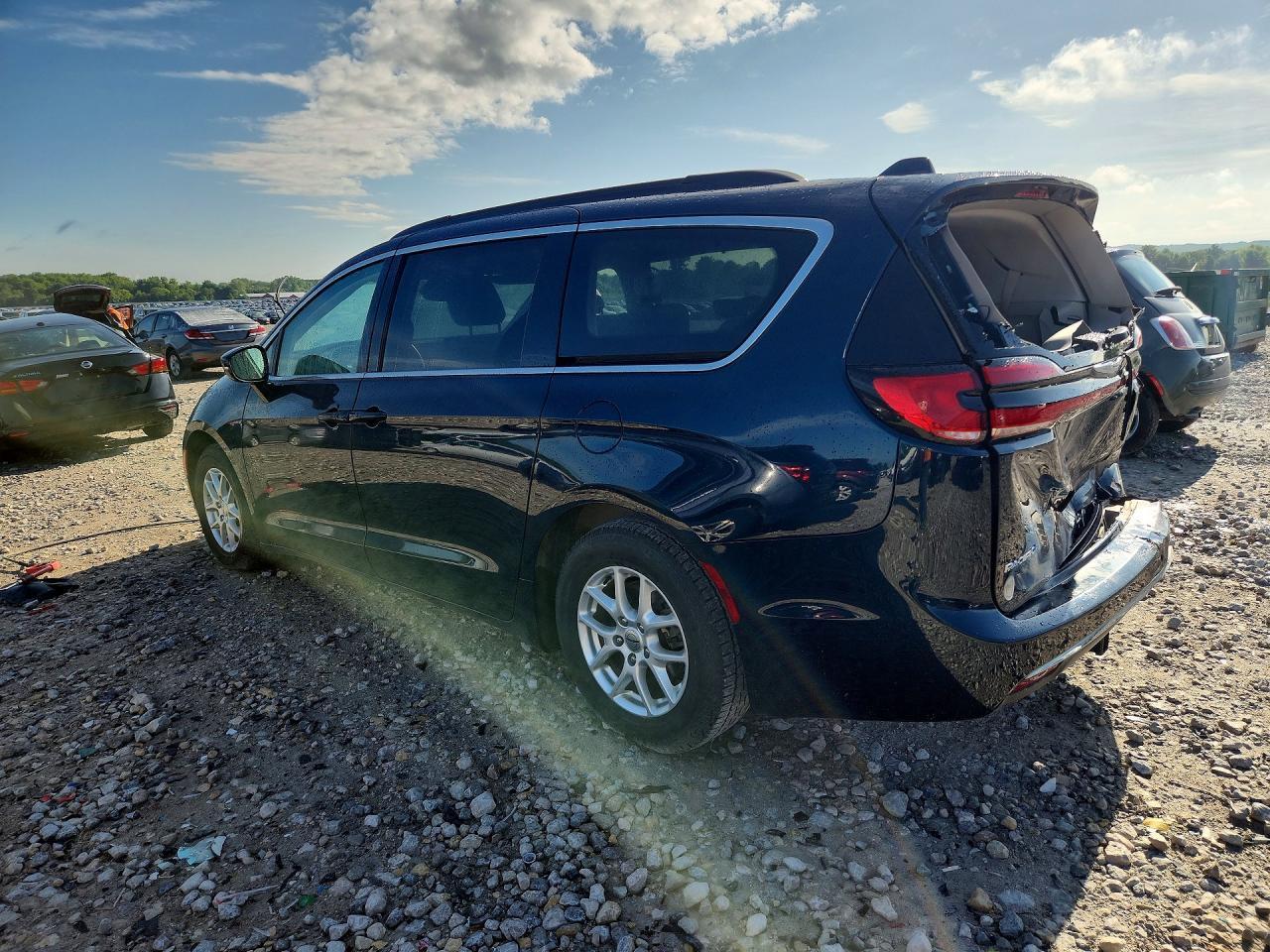 2022 Chrysler Pacifica Touring L - Фото 2