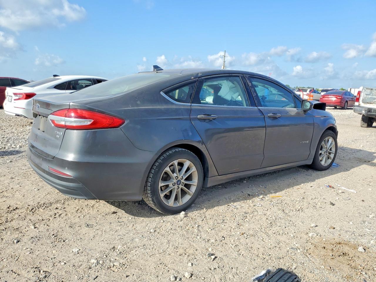 2019 Ford Fusion Se - Фото 3