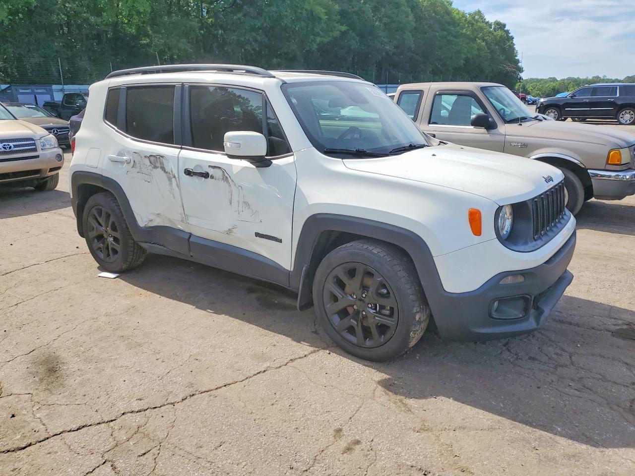 2018 Jeep Renegade Latitude - Image 4