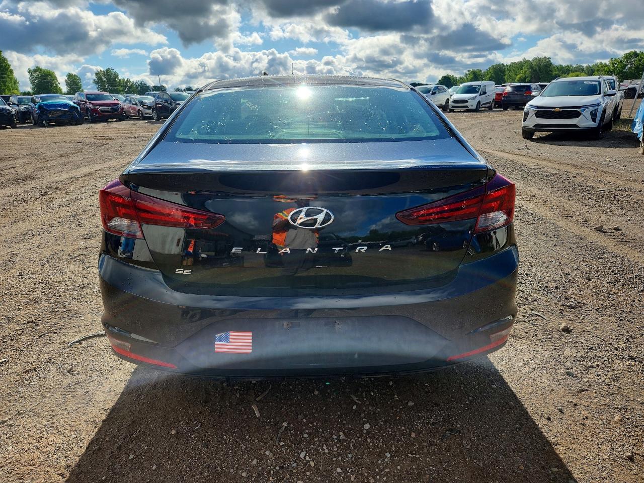 2019 Hyundai Elantra Se - Image 6