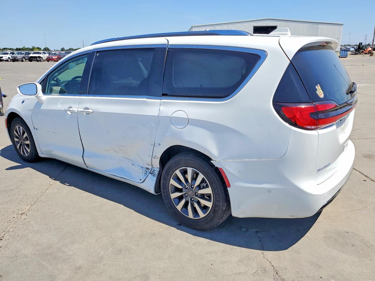 2021 Chrysler Pacifica Hybrid Touring L - Image 2