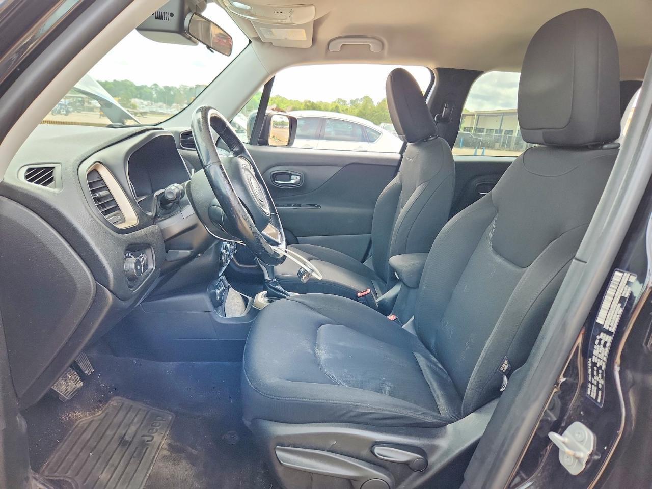 2017 Jeep Renegade Latitude - Image 7