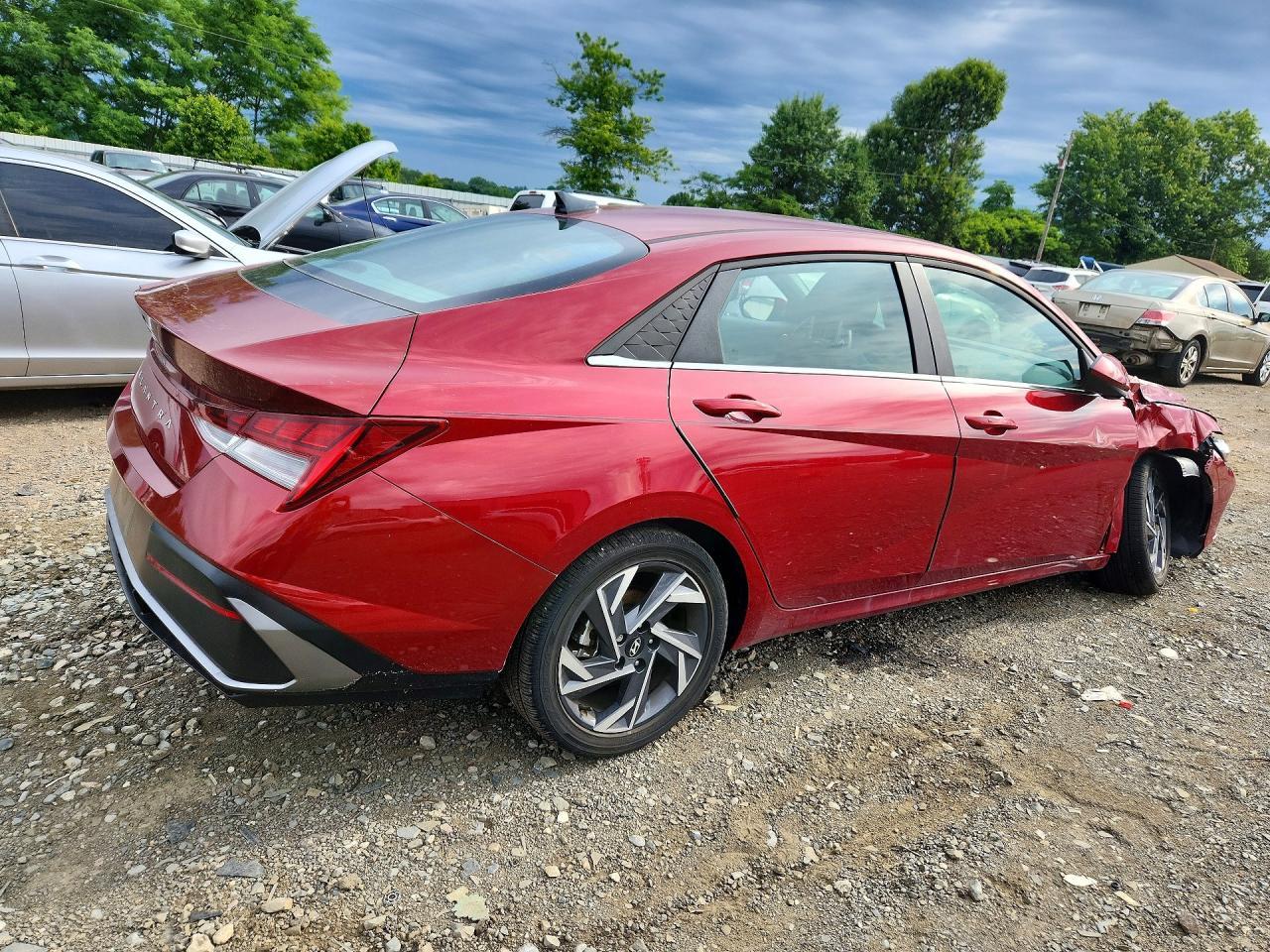 2025 Hyundai Elantra Sel - Image 3