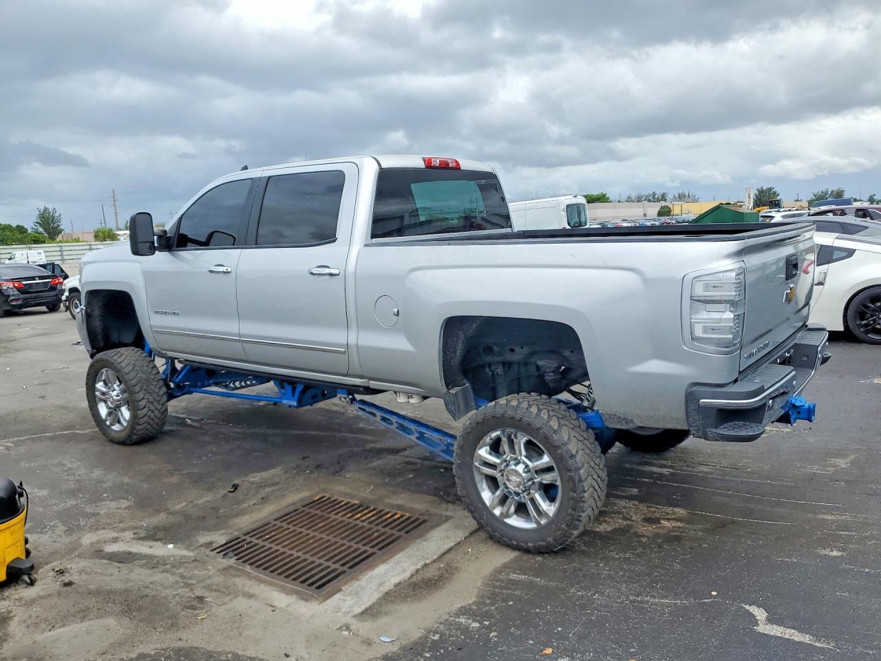 2015 Chevrolet Silverado K2500 Heavy Duty Ltz - Image 2