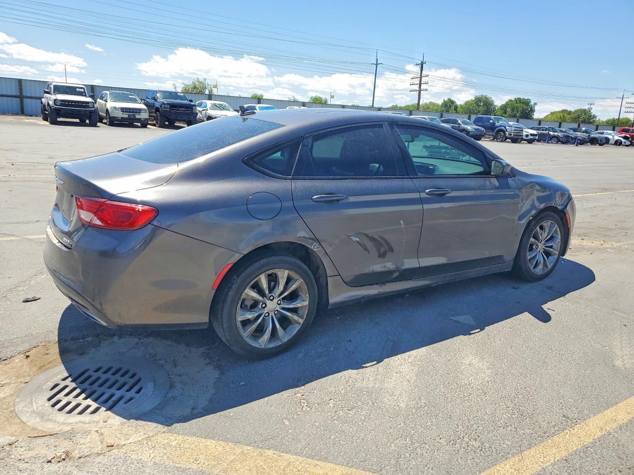 2016 Chrysler 200 S - Image 3
