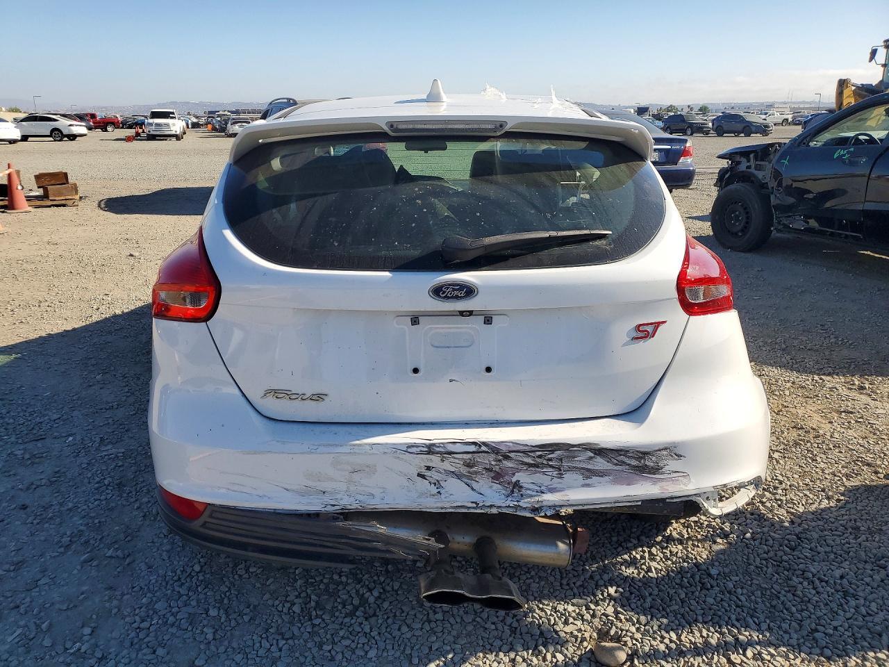 2018 Ford Focus St - Image 6