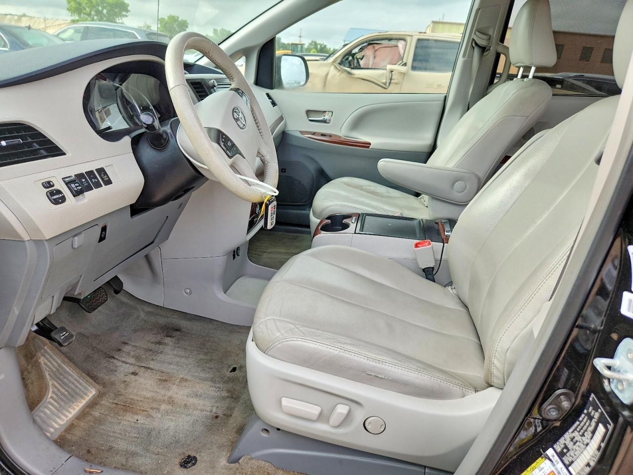 2014 Toyota Sienna Xle 7-Passenger Auto Access Se - Image 7