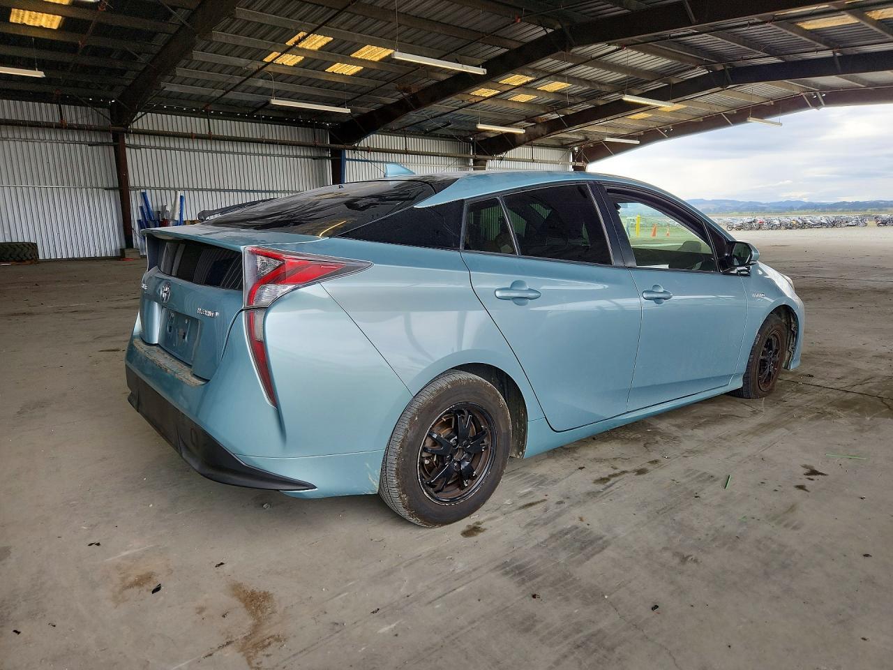 2016 Toyota Prius Three Touring - Фото 3