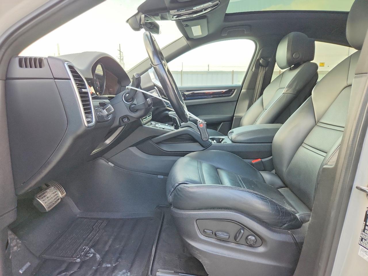2022 Porsche Cayenne S Coupe - Image 7
