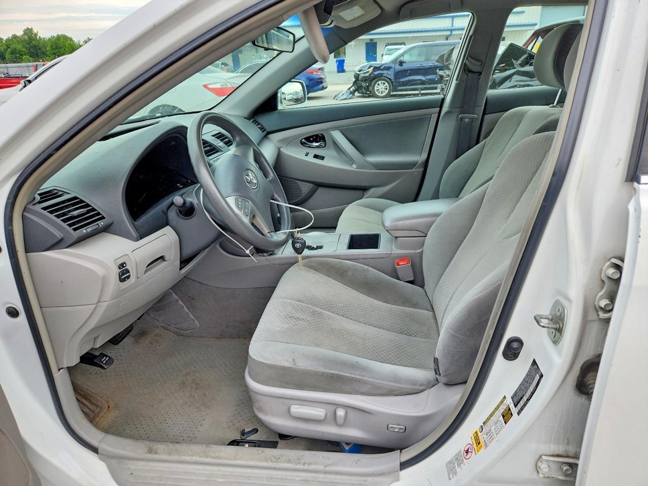 2009 Toyota Camry Le - Image 7