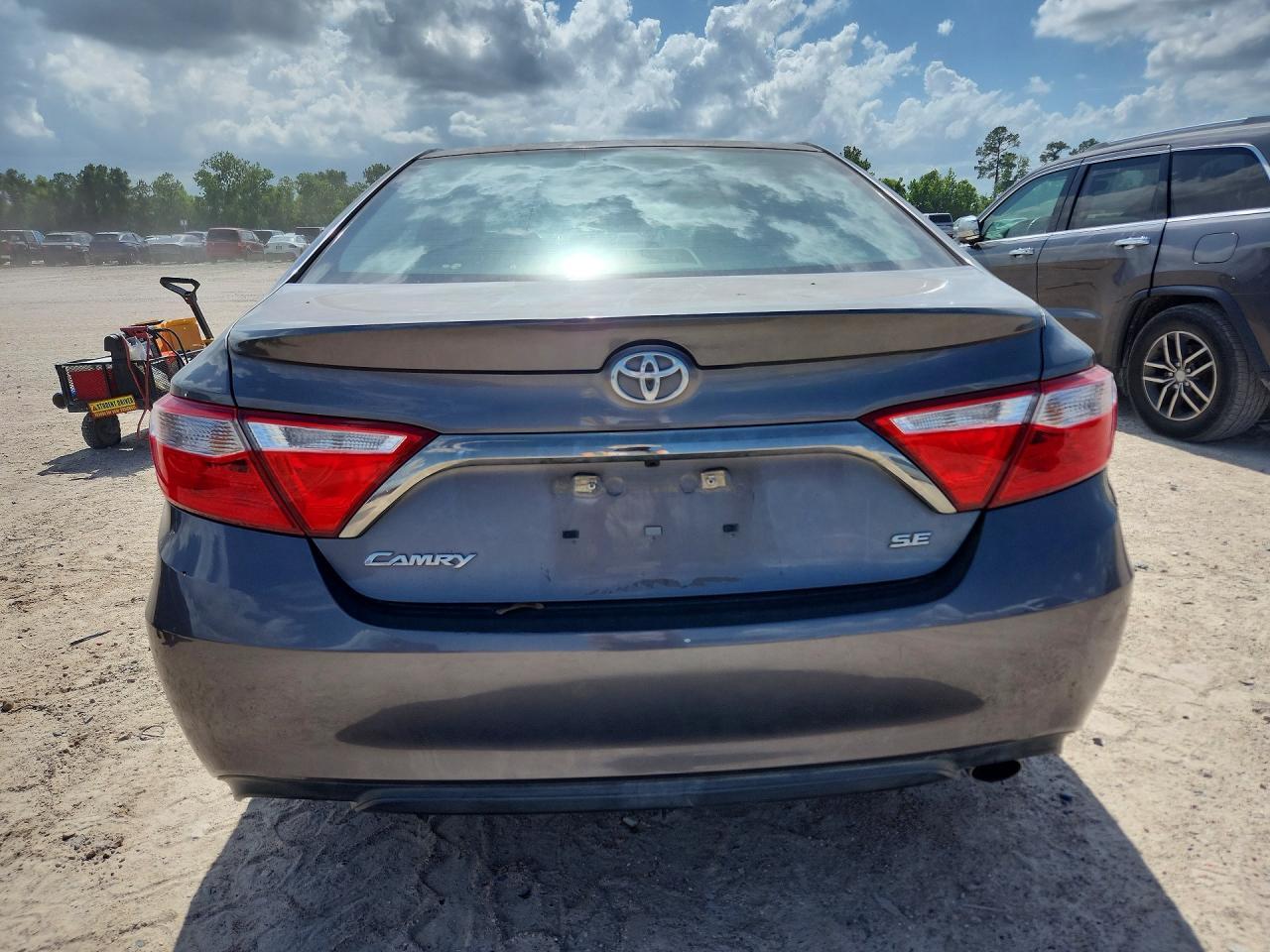 2016 Toyota Camry Se - Image 6