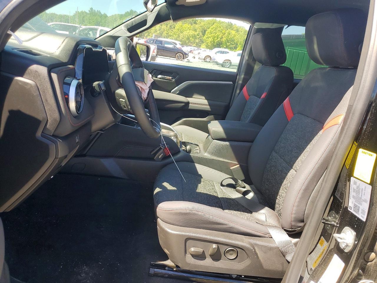 2025 Chevrolet Colorado Z71 - Image 7