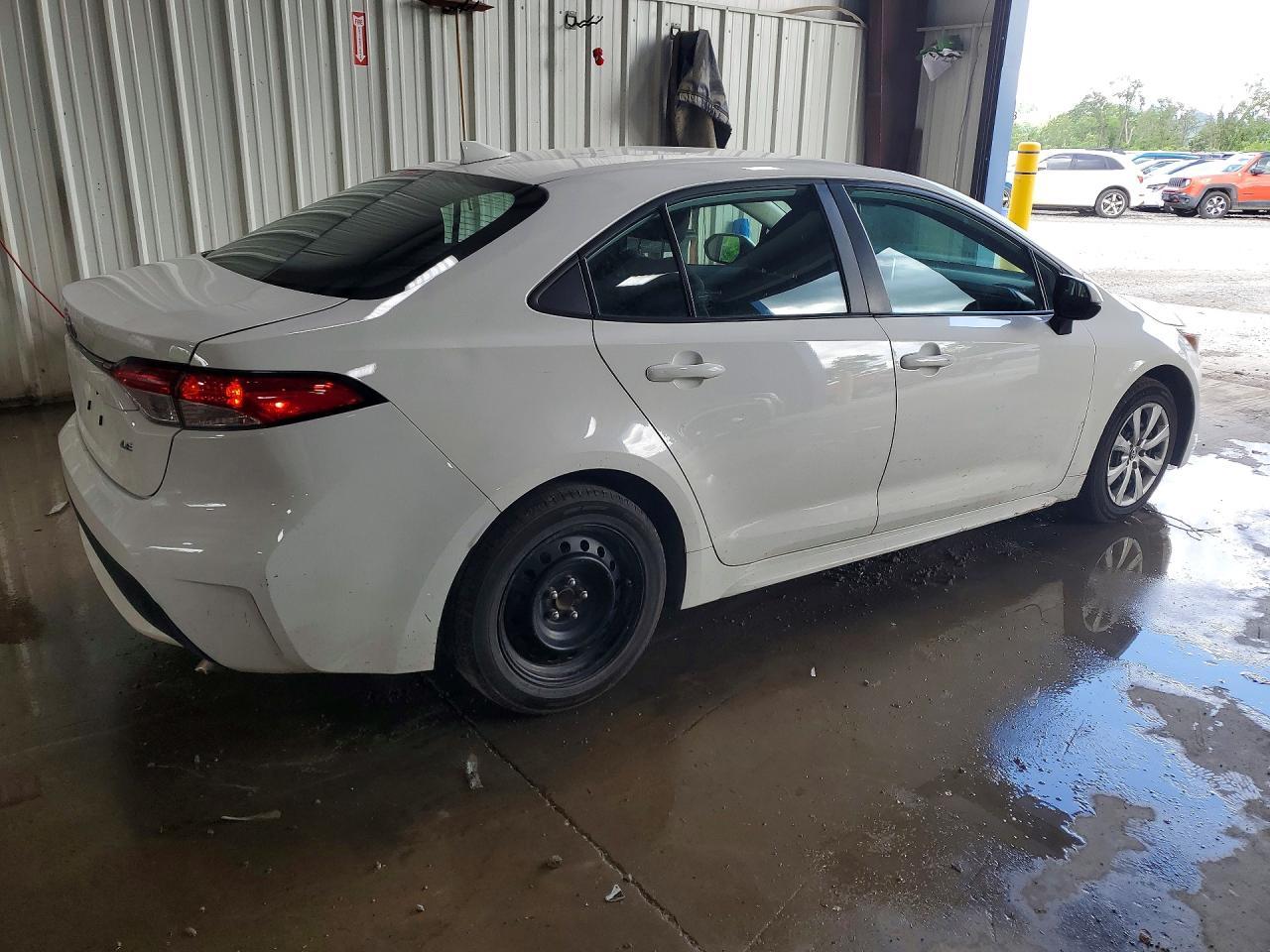 2021 Toyota Corolla Le - Image 3
