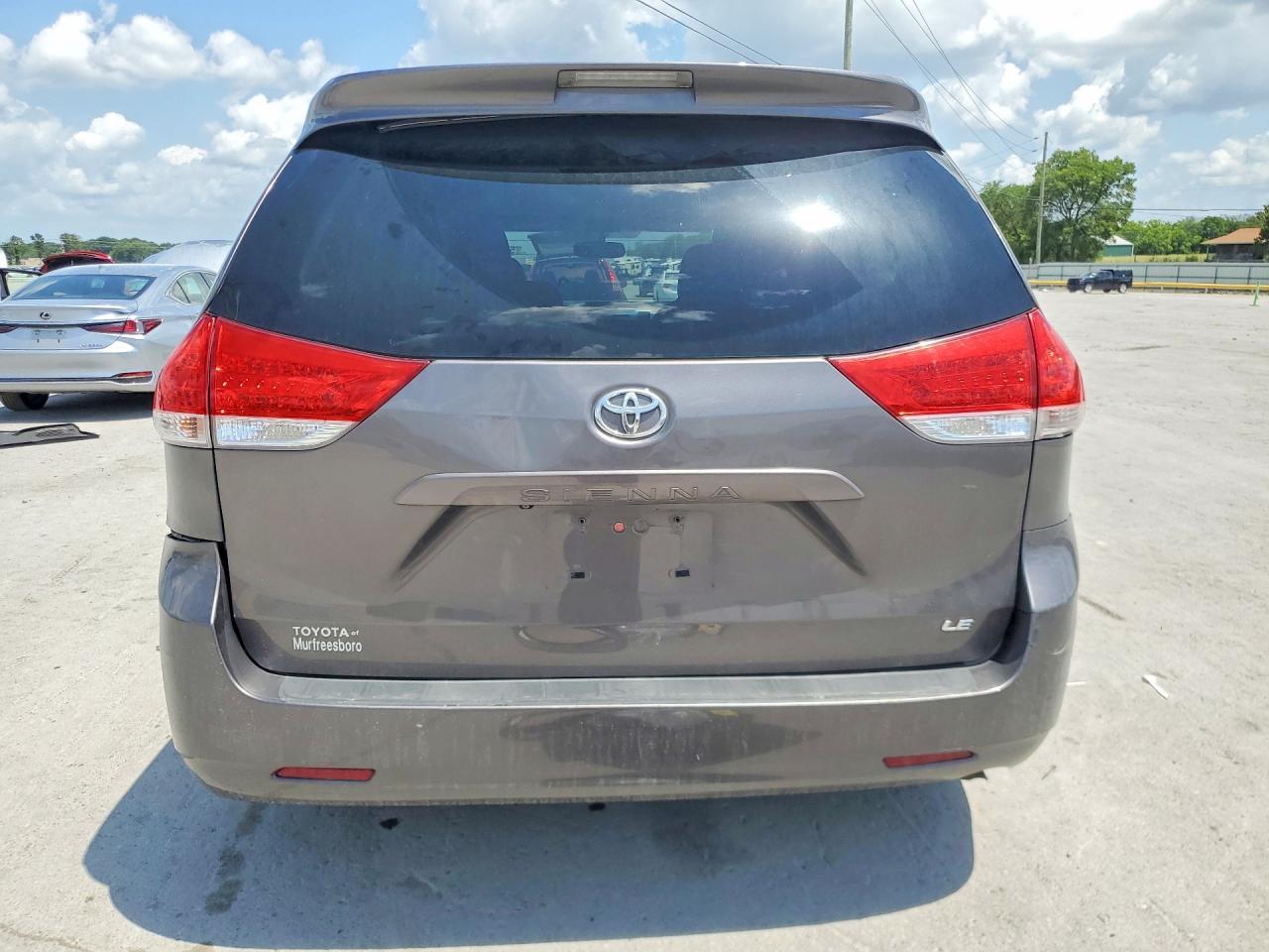 2014 Toyota Sienna Le - Image 6