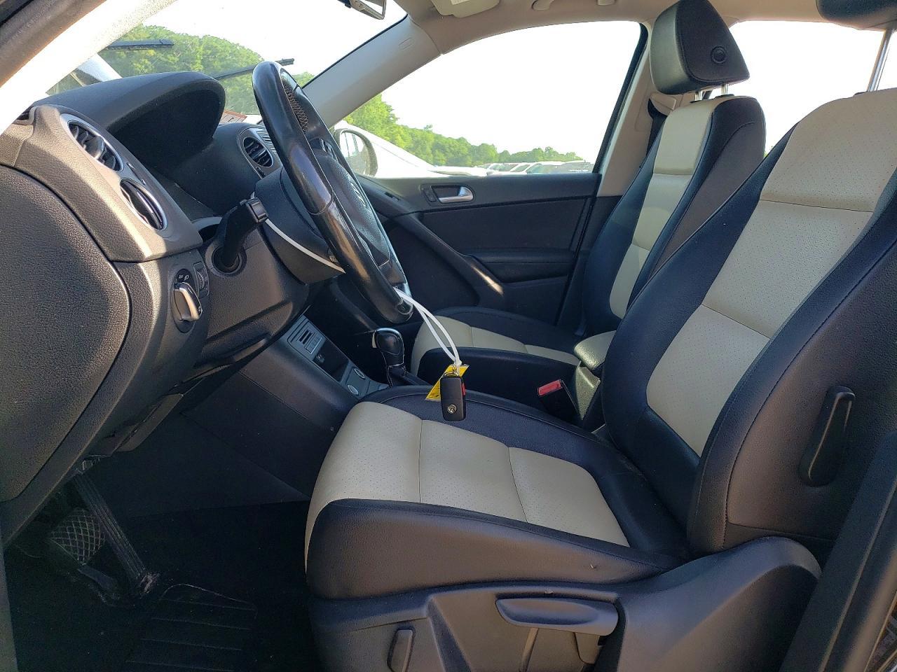 2016 Volkswagen Tiguan S - Image 7