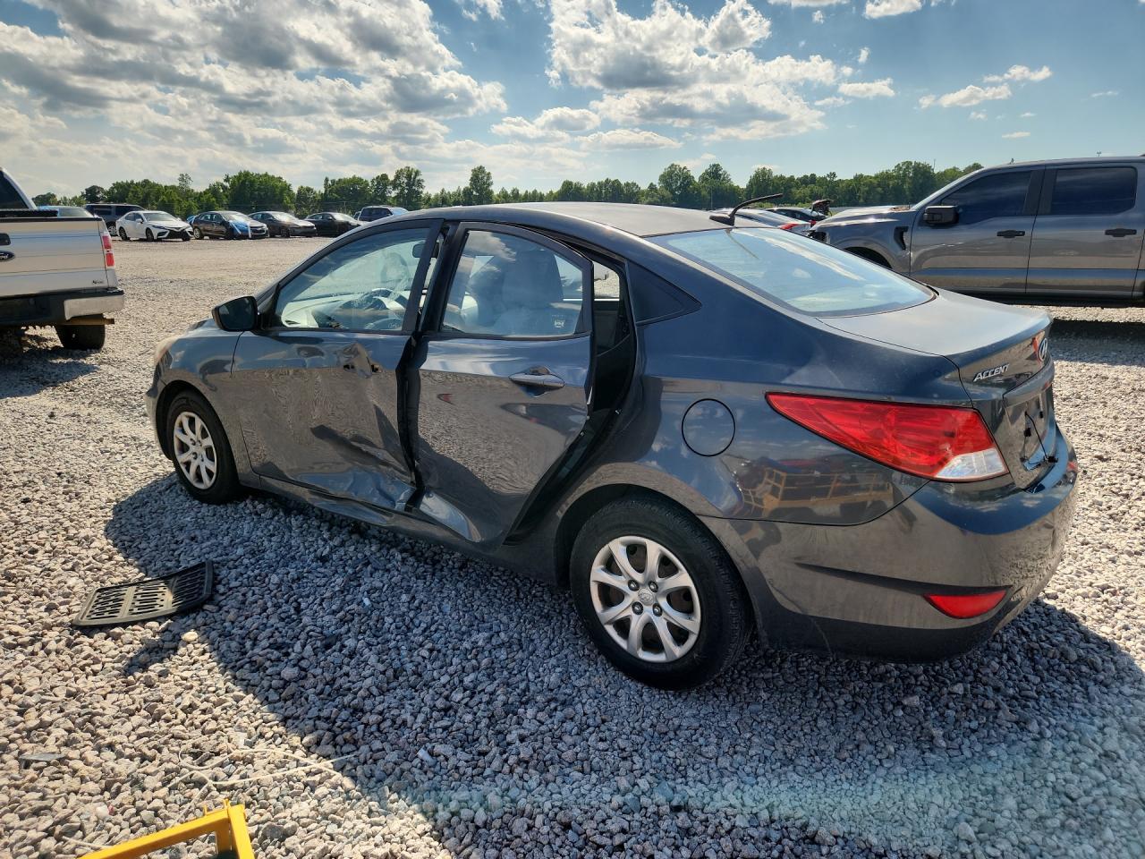 2012 Hyundai Accent Gls - Image 2