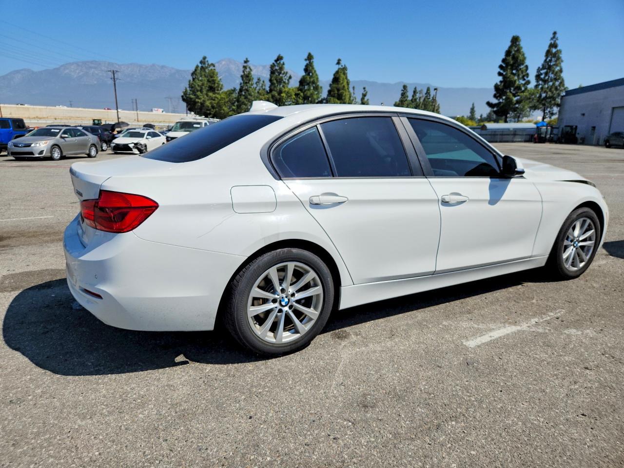 2016 BMW 320 I - Фото 3