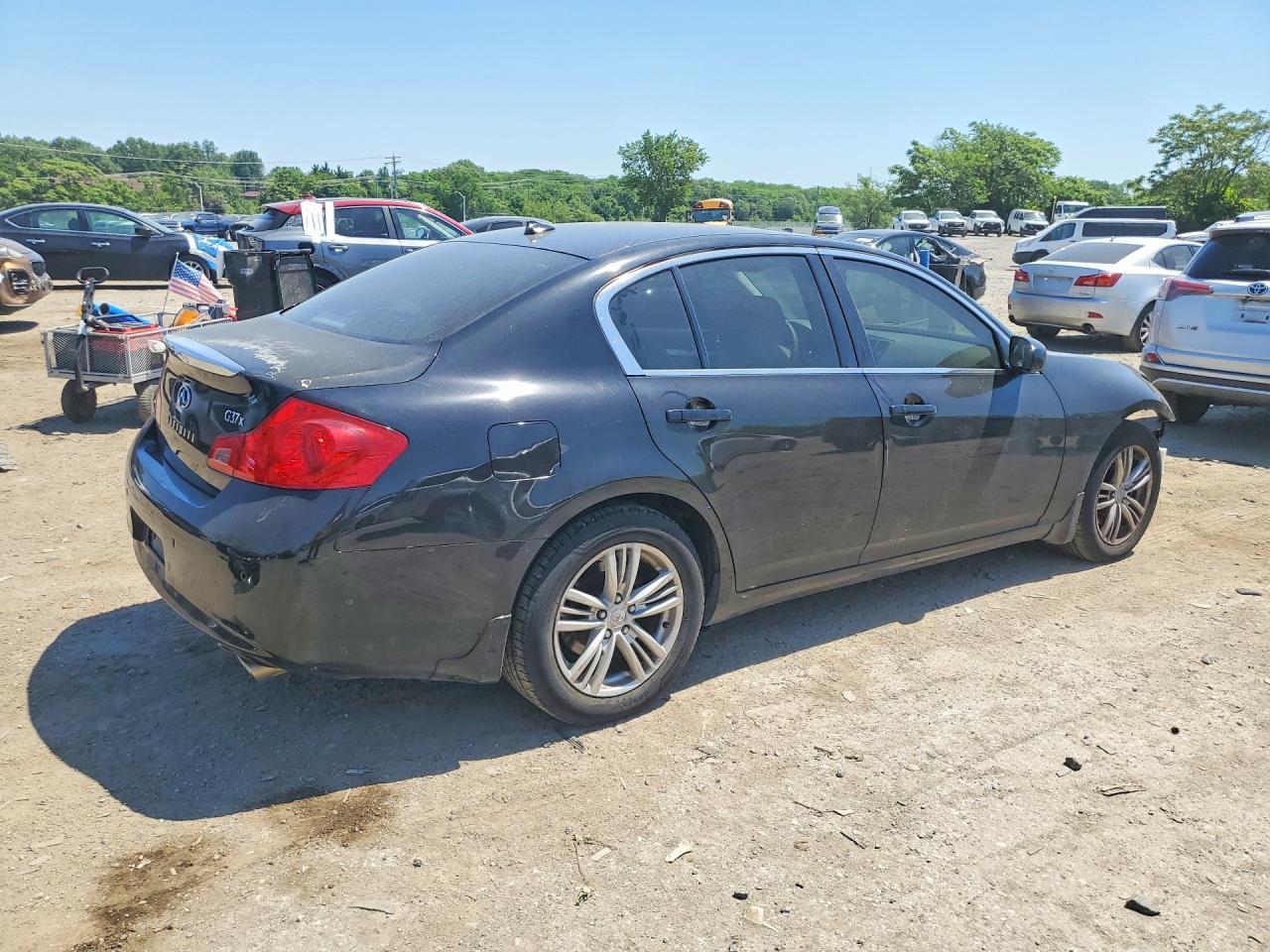 2011 Infiniti G37 Sedan X - Фото 3