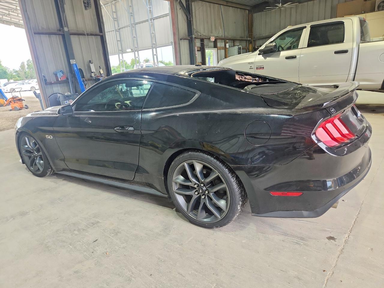 2015 Ford Mustang Gt - Фото 2