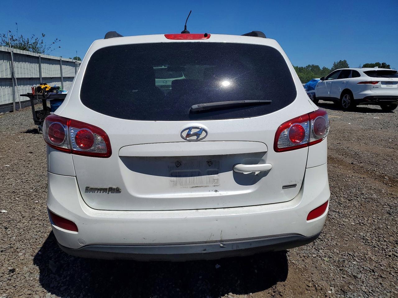 2012 Hyundai Santa Fe Gls - Image 6