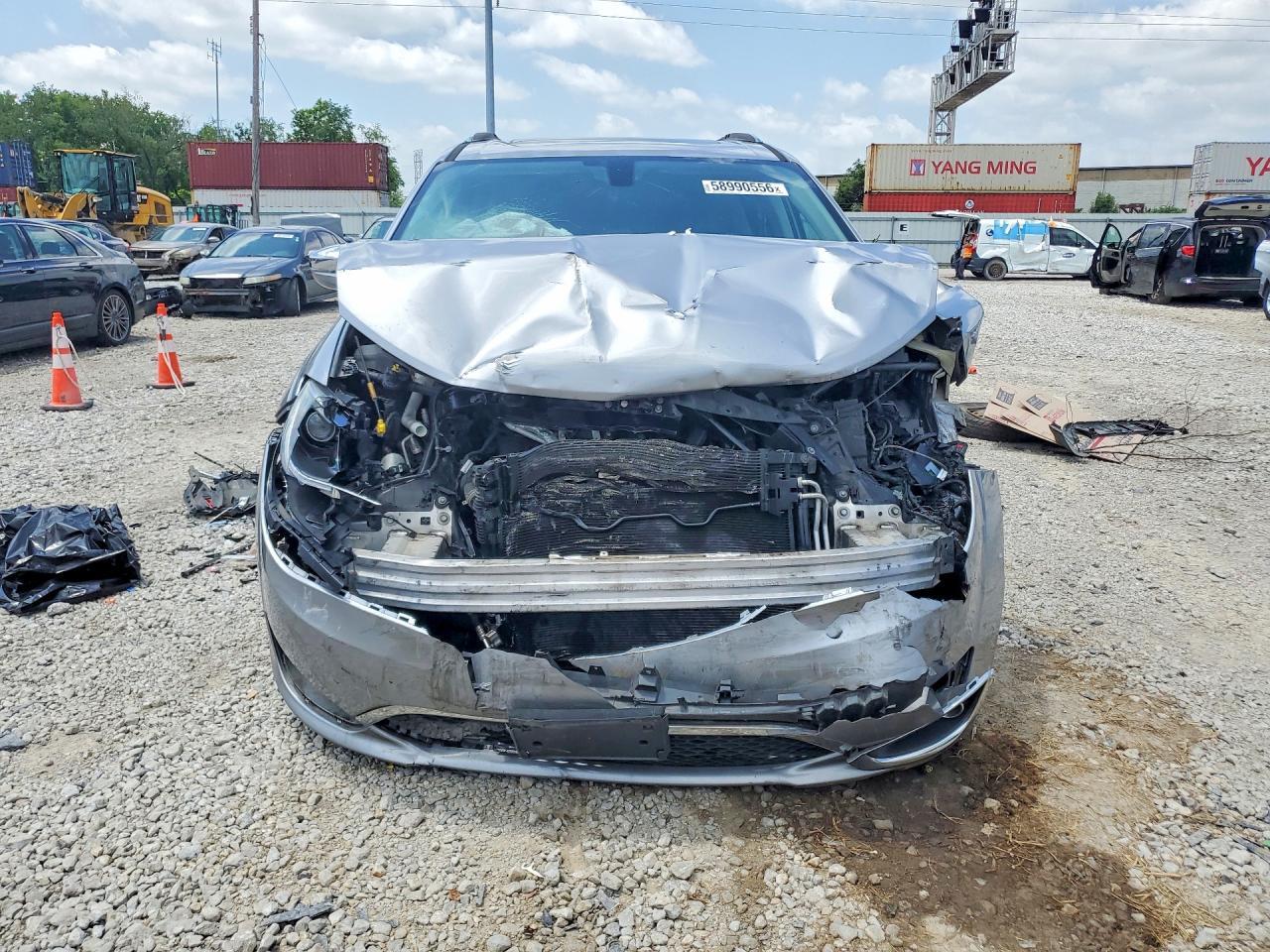 2018 Chrysler Pacifica Limited - Image 5
