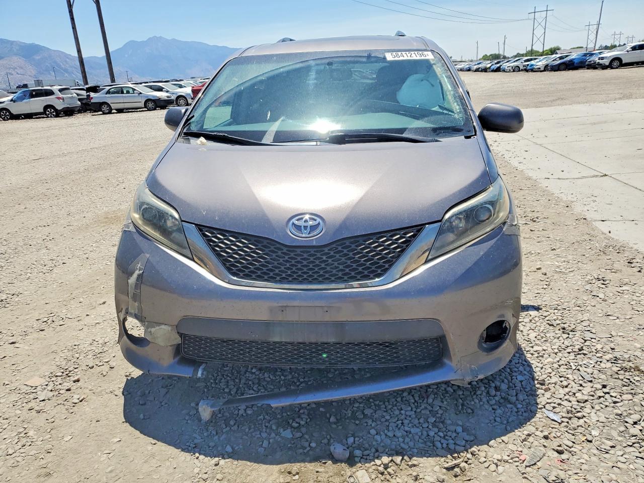 2016 Toyota Sienna Se - Фото 5