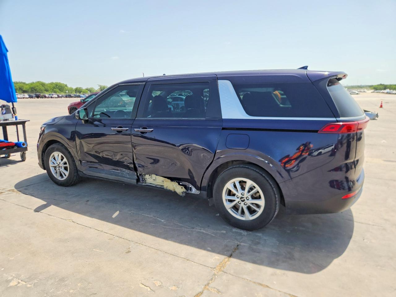 2023 Kia Carnival Lx - Фото 2