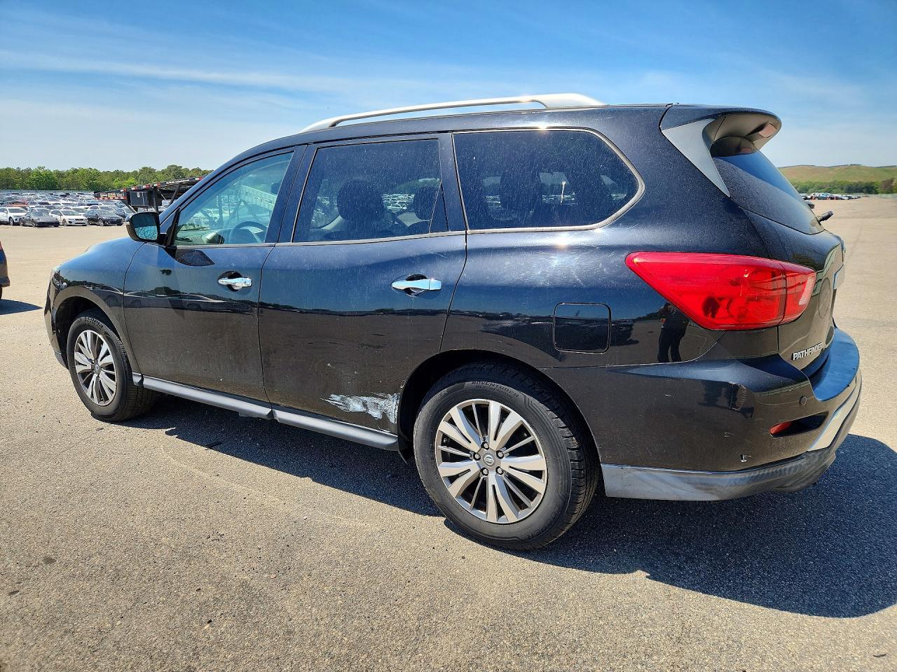 2018 Nissan Pathfinder Sv - Image 2