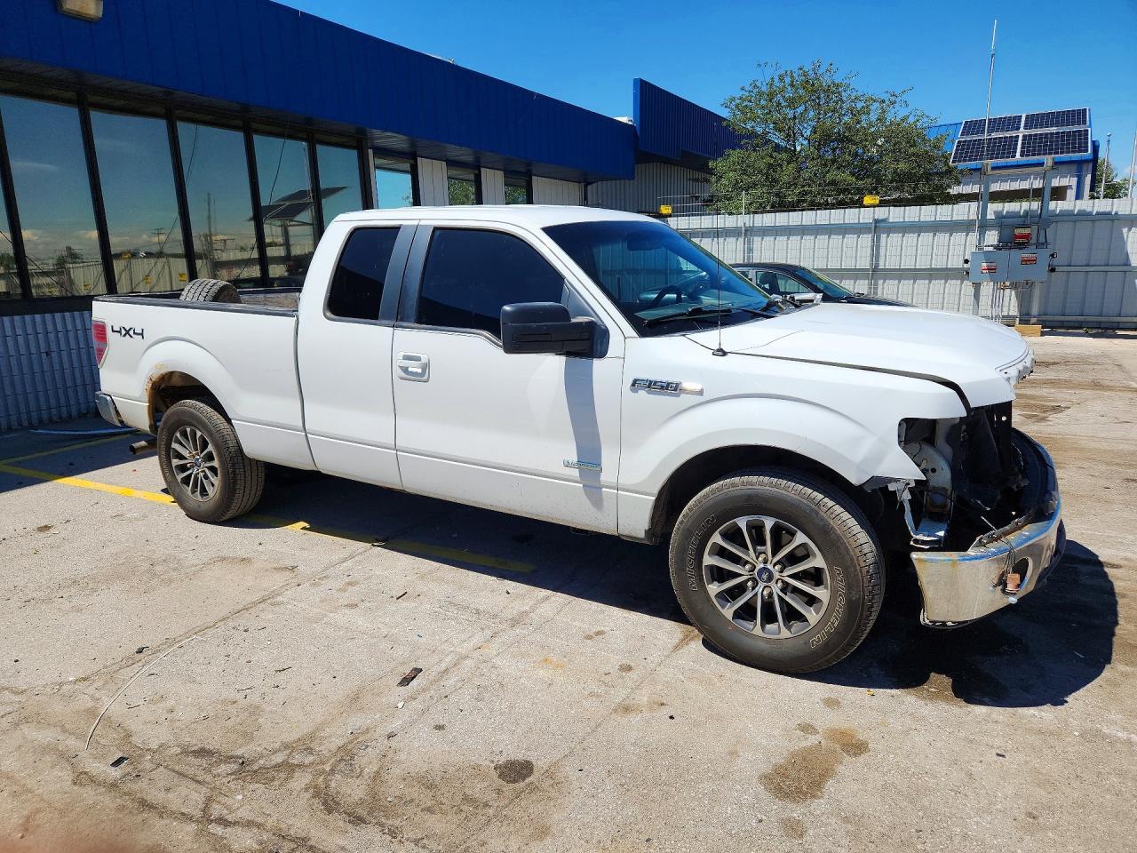 2013 Ford F150 Super Cab - Image 4