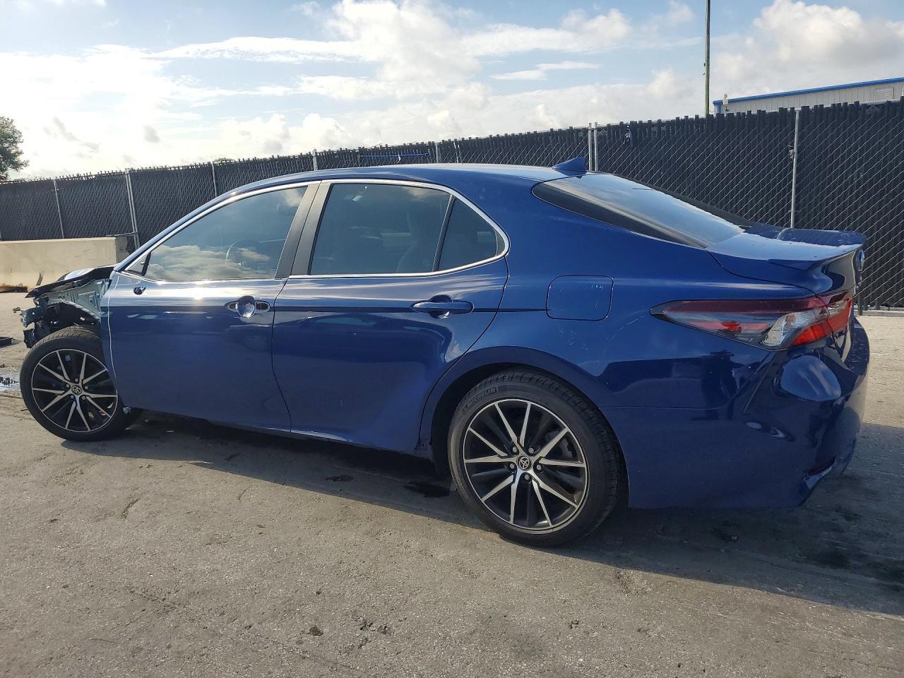 2023 Toyota Camry Se - Image 2