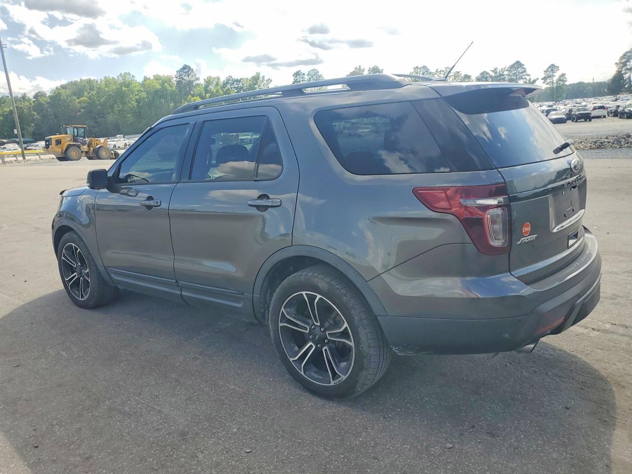 2015 Ford Explorer Sport - Image 2