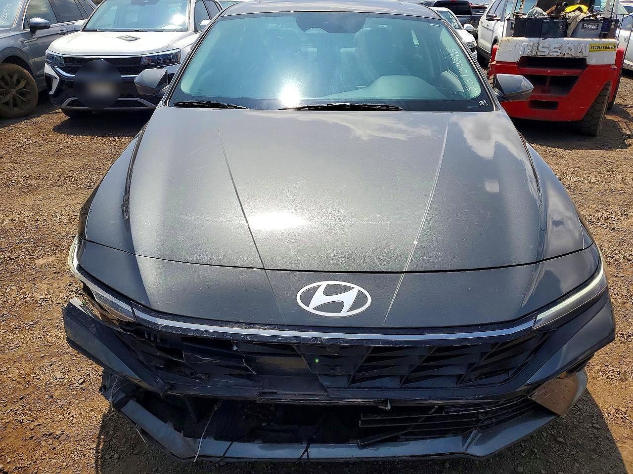 2024 Hyundai Elantra Limited - Image 5
