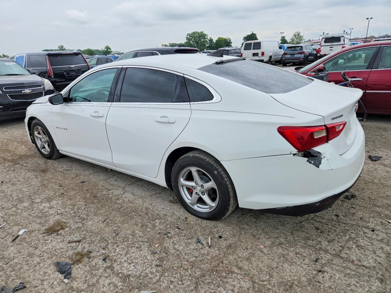2017 Chevrolet Malibu Ls - Фото 2