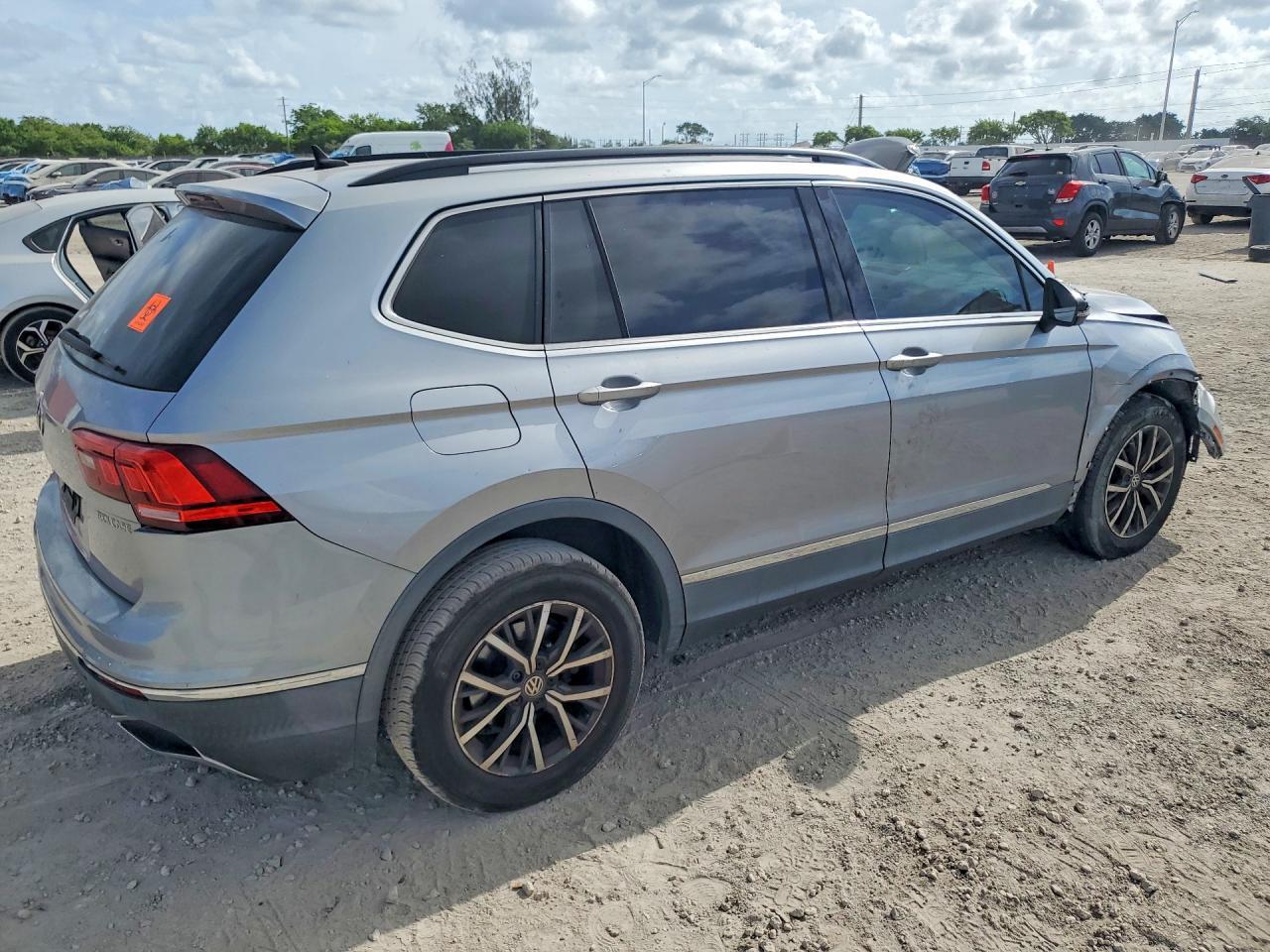 2020 Volkswagen Tiguan Se - Фото 3